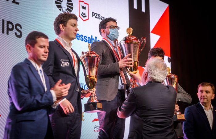 O Campeonato Mundial de Xadrez Blitz da FIDE irá acontecer de 29 a 30 de  dezembro de 2021 em Varsóvia, Polônia. O torneio será no formato suíço em  21